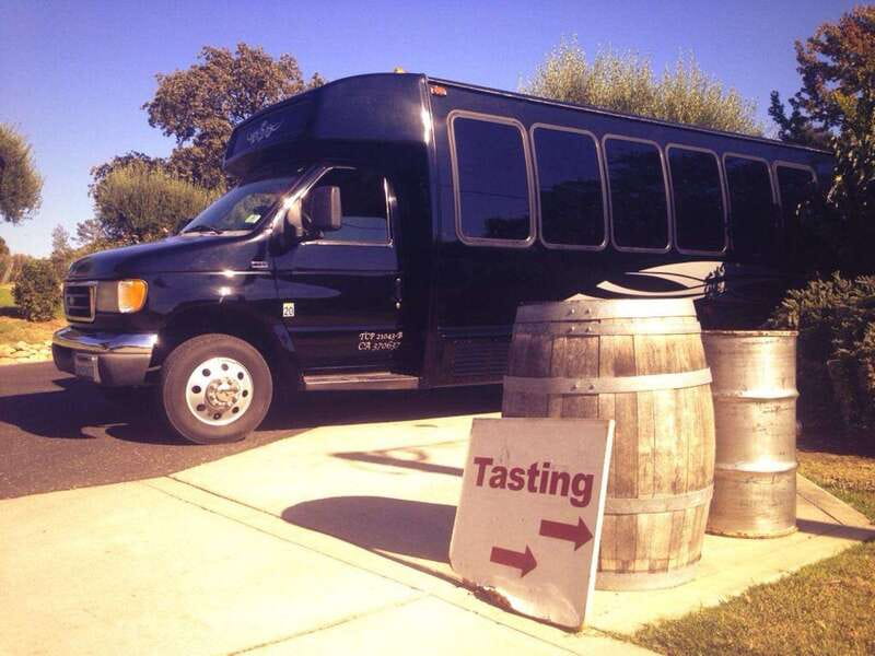 Niagara Falls: Public Niagara Wine Tour with Transportation - Exploring Niagaras Award-Winning Wineries