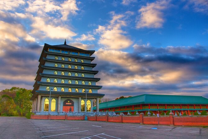 Niagara-on-the-Lake: Guided Vehicle Tour Prettiest Town in Canada - Visiting the Whirlpool Rapids for Stunning Views