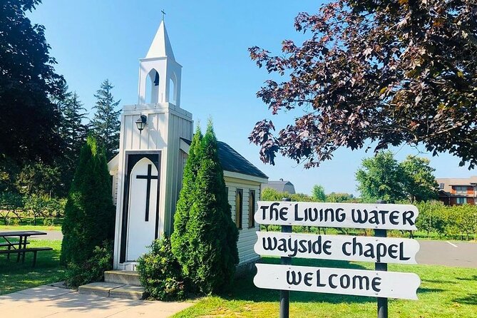 Niagara-on-the-Lake: Guided Vehicle Tour Prettiest Town in Canada - Discover the Smallest Church in the World: Living Water Wayside Chapel