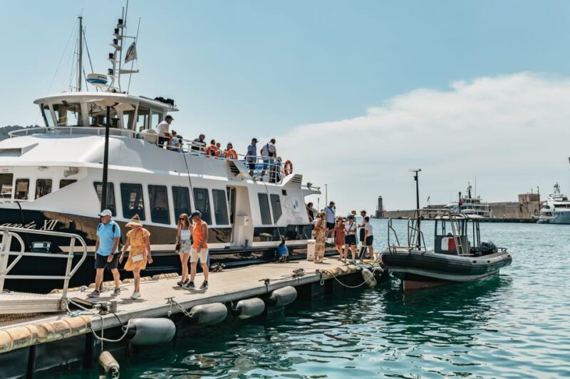 Nice: 1-Hour Sightseeing Cruise to Villefranche Bay - The Crew and Commentary: Friendly, Knowledgeable, and Multilingual