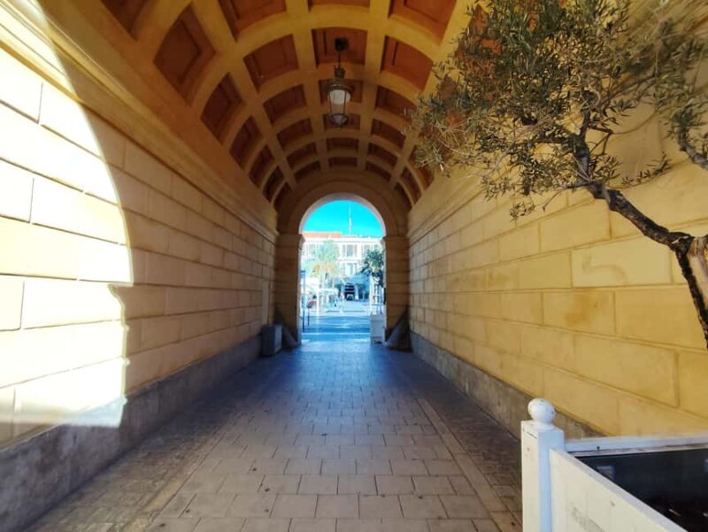 Nice: Family city tour by bicycle Electric cab (4 comfort seats) - Including Local Insights and Tasting Experiences