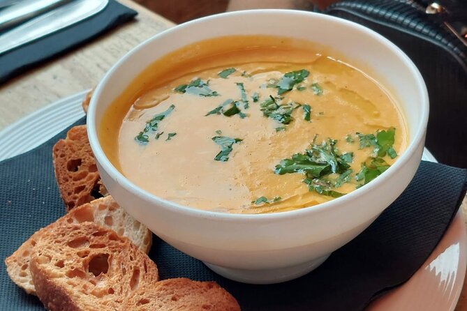 Nice Food Tour  A Full Taste of French Riviera by Do Eat Better - Sampling Niçois Street Foods: Socca and Pissaladière