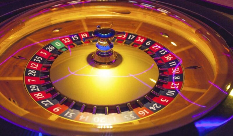 Nice: Formula 1 Track, Monaco, and Monte-Carlo Night Tour - Exploring Monte Carlo’s Casino Square and Luxury Spots