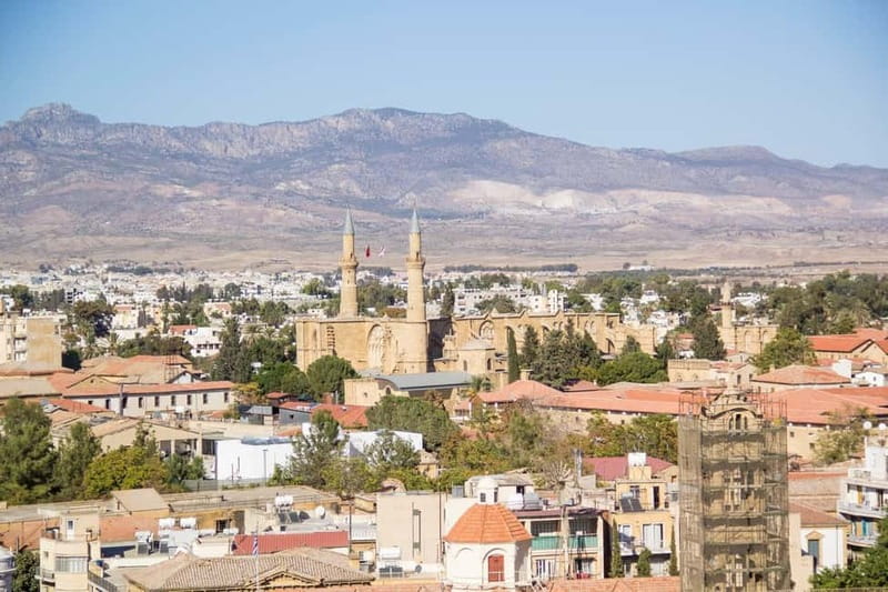 Nicosia: Express Walk with a Local in 60 minutes - Key Points