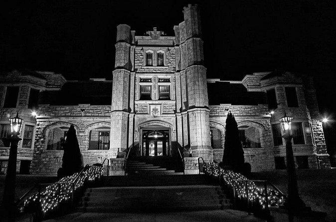 Night Ghost Tour of Pythian Castle in Springfield Missouri - The Guides Role in Shaping the Experience