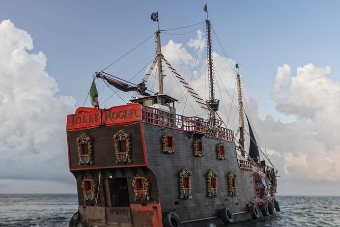Night Pirate Ship Cruise in Cancún with Show & Lobster Dinner - Entertainment and Activities for All Ages