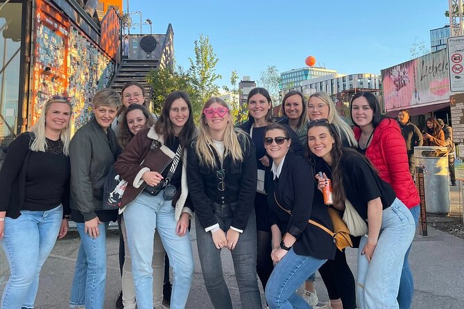 Night PubCrawl Tour in München - Shots and Party! - The Role of the Live Guide in Multiple Languages