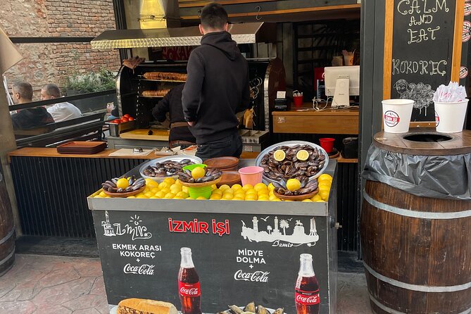 Night & Street Food Tour - The Guide: Knowledgeable and Friendly Leadership