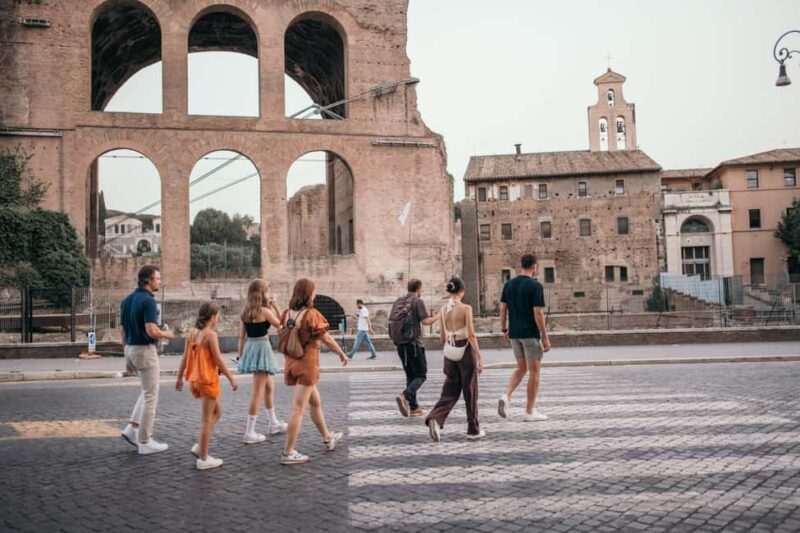 Night tour of Rome - 2.5 hrs walking under the Roman sky - Practical Aspects: Logistics and Group Size