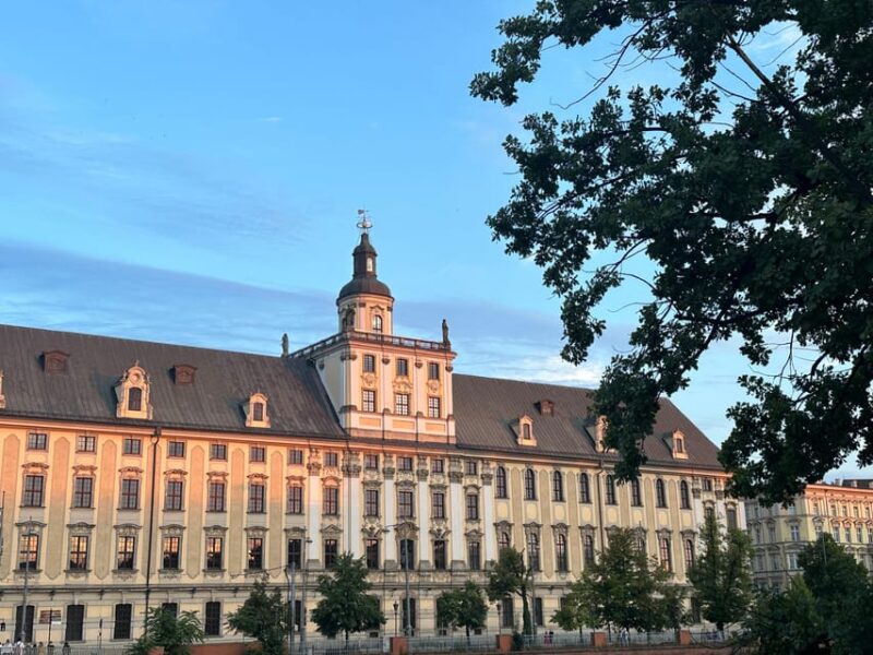 Night tour through Wroclaw - Experiencing the Lively Market Hall in Peaceful Nighttime