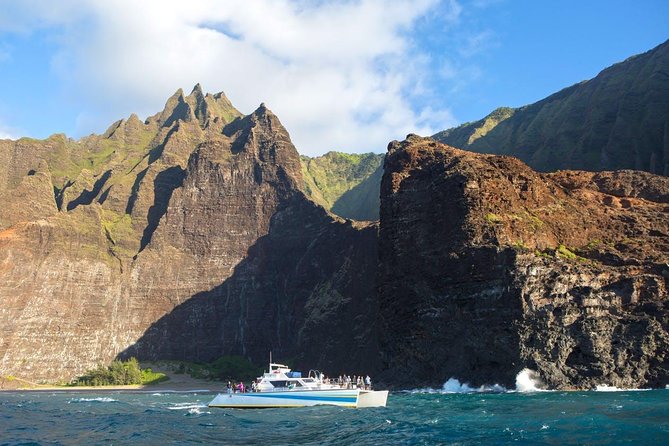 Ni'ihau and Na Pali Coast Snorkel Boat Tour - Food, Beverages, and Cultural Storytelling