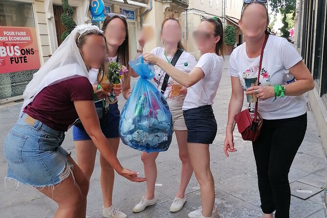 Nîmes Challenges EVG EVJF City Challenge team - Unpredictable Challenges and Fun Missions