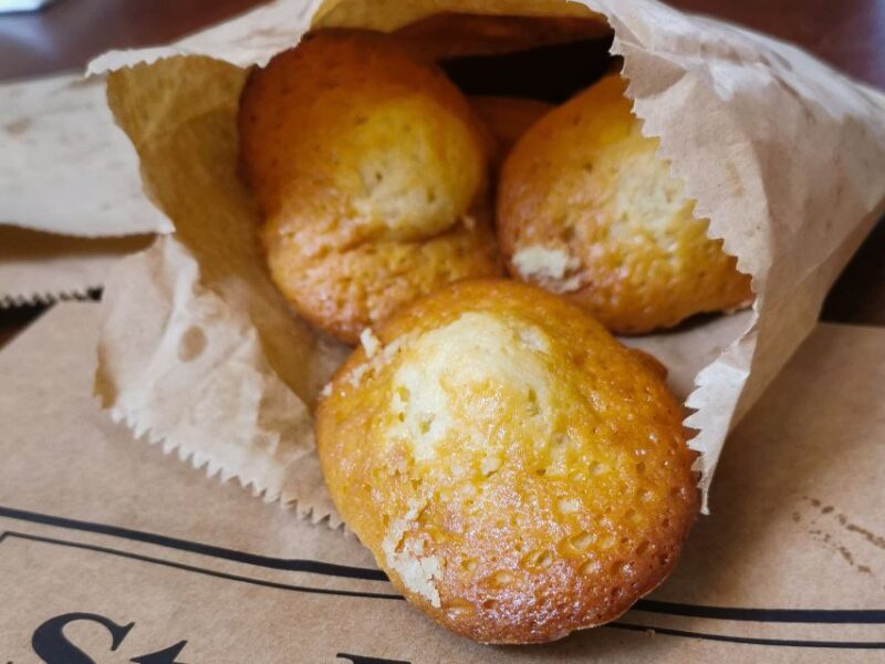 No Diet Club - Best food Tour in East London - Walking between Markets and Landmarks