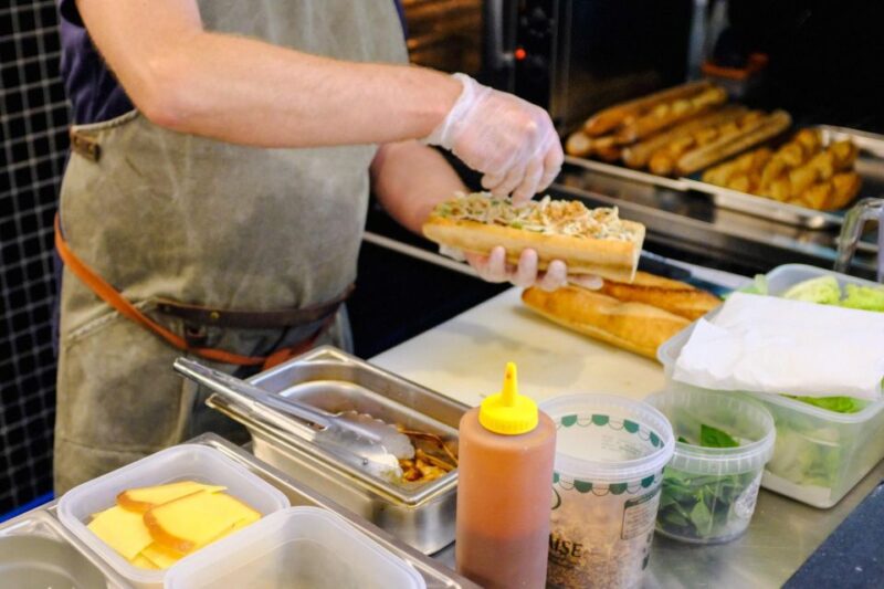 No Diet Club : Bordeaux Food Tour in Les Chartrons ! - Food and Drink: Tasting Local Specialties and Street Food