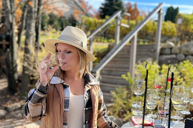 NON BUS FALL COLORS Traverse City Old Mission Wine Tour - Practical Details: Meeting Point and Booking