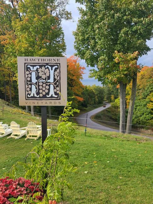 NON BUS Hawthorne Vineyards Traverse Old Mission Wine Tour - Discover the Non-Bus Hawthorne Vineyards Traverse Old Mission Wine Tour