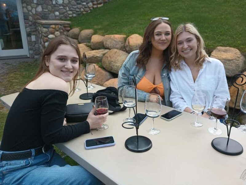 NON BUS Hawthorne Vineyards Traverse Old Mission Wine Tour - The Convenient Meeting Point and Tour Flexibility