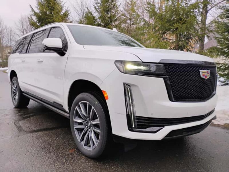 NON BUS Proposal Wine Tour : Cadillac Escalade - The Visuals and Atmosphere: Traveling in Style