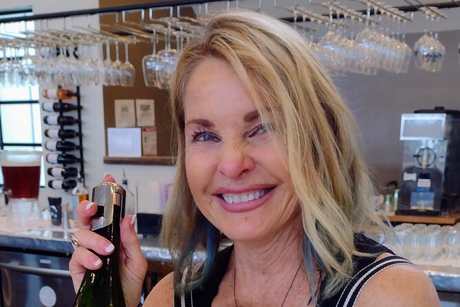 NON BUS Traverse City Wine Old Mission Peninsula Wine Tour - Bonobo Winery: A Movie-Star Atmosphere and Unique Offerings