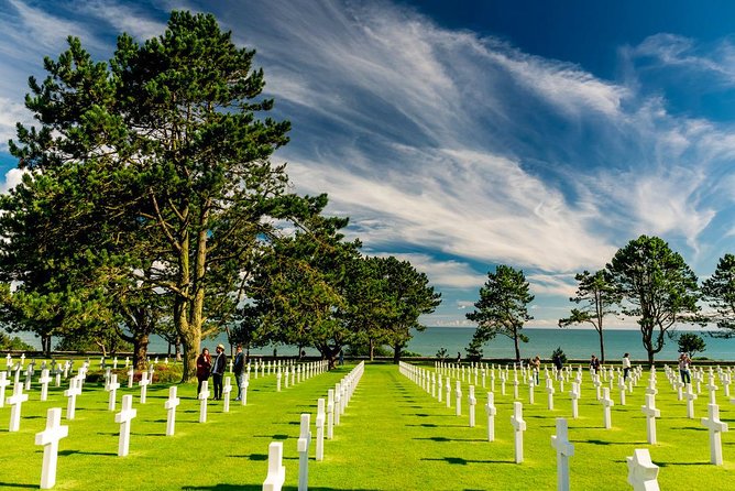 Normandy American D-Day Beaches Full Day Tour from Bayeux - Exploring Pointe du Hoc: Cliffs and Bunkers
