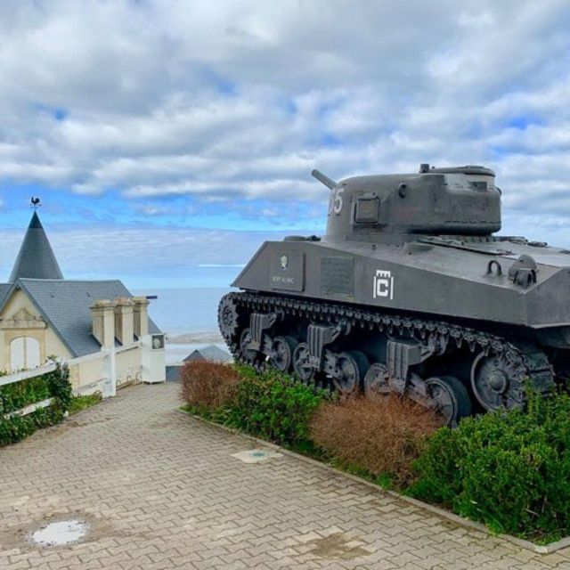 Normandy Battlefields D Day Private trip From Paris VIP - Omaha Beach: The Iconic Landing Site
