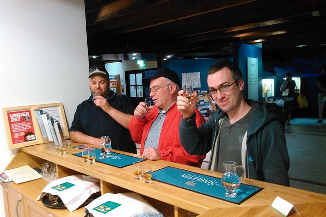 North Highland Deluxe Whisky Tour with Castle Admission - All-Inclusive Transportation and Additional Comforts