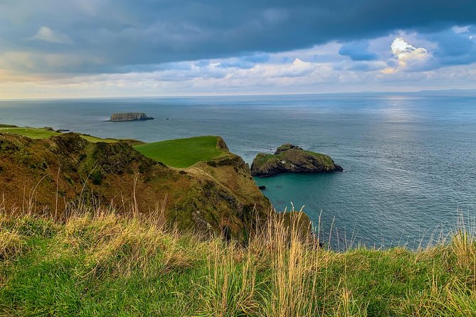 Northern Highlights Full-Day Guided Tour in Northern Ireland - Lunch and Kinbane Castle Ruins