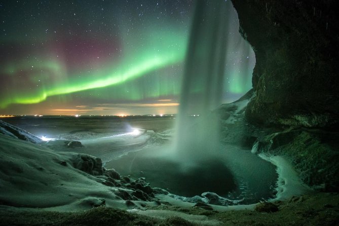 Northern Lights Bus Tour from Reykjavik - What to Expect at the Stops: Hot Chocolate and Night Skies
