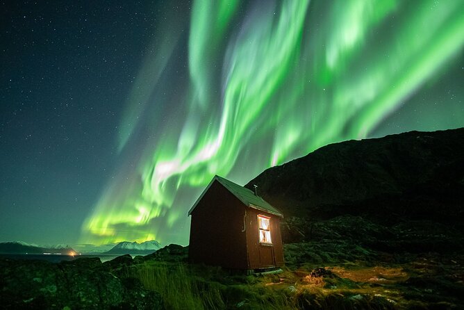 Northern Lights Expedition with Arctic Photo Guide max 6 guests - The Focus on Photography and Nighttime Comfort