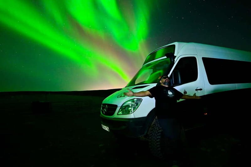 Northern Lights & Hot Choco: Private 4x4 Tour from Reykjavik - Discover the Private Northern Lights & Hot Chocolate Experience in Iceland