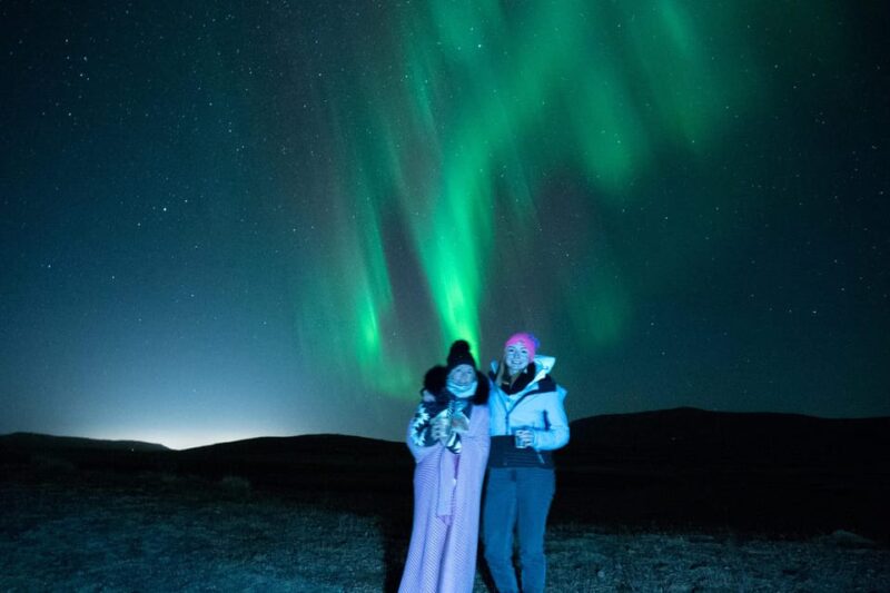 Northern Lights in Mini Bus, Photos, Hot Cocoa and Pastries - Departing from Reykjavik for Aurora Hunting