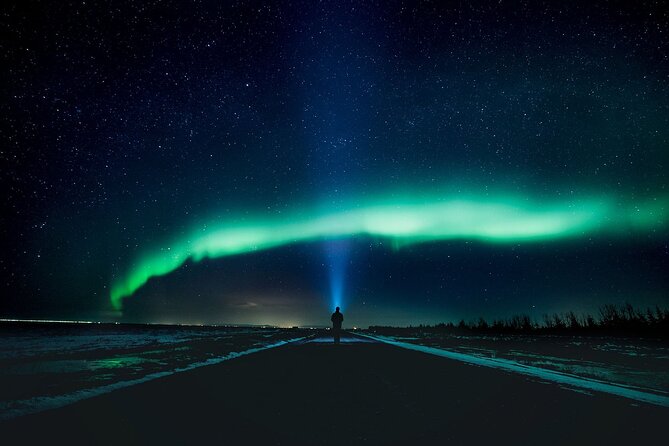 Northern Lights Minibus Tour with Free Photos & Hot Chocolate - The Experience of Waiting: Hot Chocolate and Snacks
