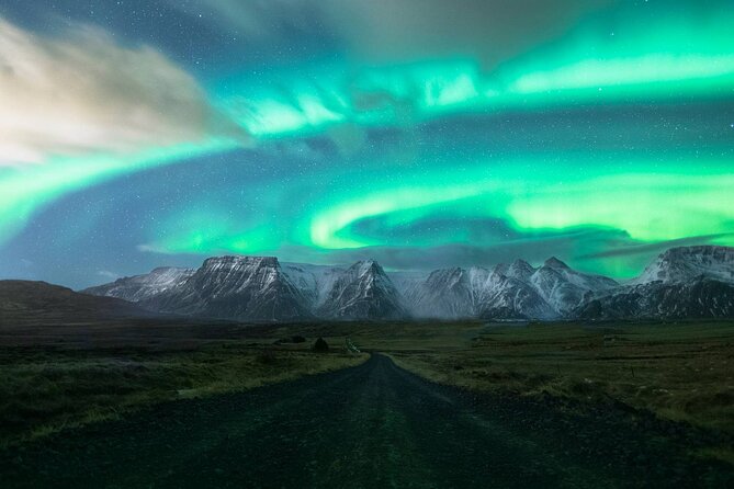 Northern Lights Minibus Tour with Free Photos & Hot Chocolate - Flexibility and Rebooking Policies