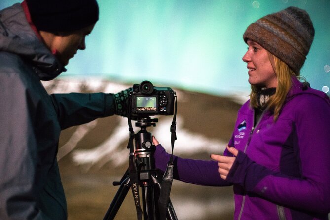 Northern Lights Minibus Tour with Hot Cocoa, Blankets & Photos - The Role of Knowledgeable Guides in Aurora Hunting