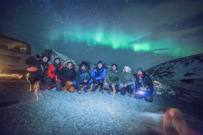Northern lights photography tour - Practical Aspects: Meeting Point and Group Size