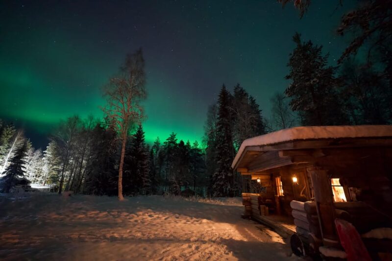 Northern Lights Tour in Atmospheric Cottage - Guided Experience in Multiple Languages
