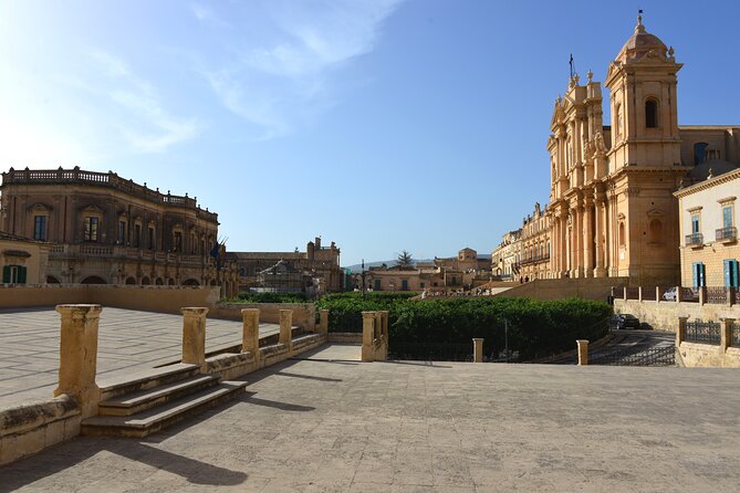 Noto Walking Tour - Strolling Past the City Hall and Other Architectural Gems