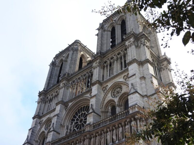 Notre Dame cathedral exterior tour & entrance with host - Notre Dame Exterior Welcome and Introduction by Your Guide