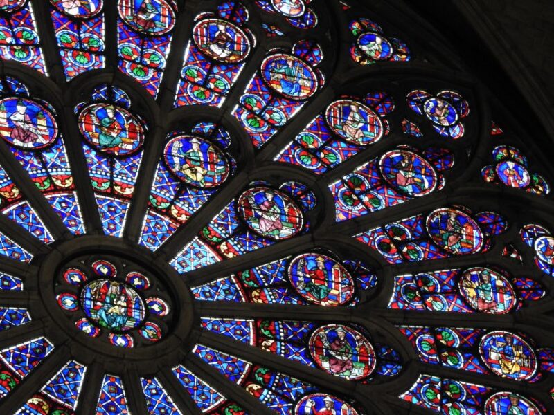 Notre Dame cathedral exterior tour & entrance with host - Comparing with Other Notre Dame Tours