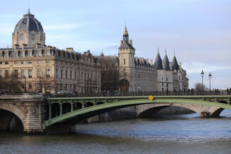Notre-Dame Interior guided - Exploring the Île-de-la-Cité: Streets and Legends