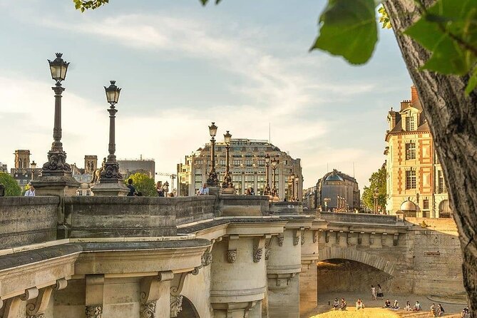 Notre Dame Outdoor and City Center of Paris with Local Guide - Comparing this Tour to Other Paris Sightseeing Options
