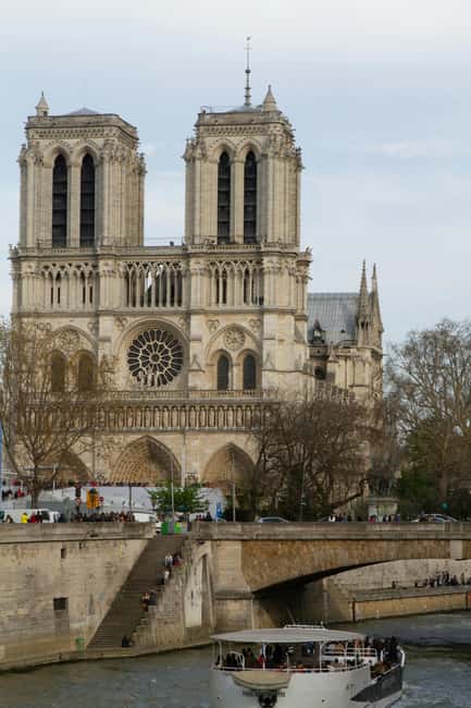 Notre-Dame to Louvre: Île de la Cité, Pont Neuf & Heist Walk - Key Points