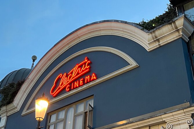 Notting Hill Walk Celebrities and Film Locations - Visiting the Travel Bookshop: A Film Location Spotlight