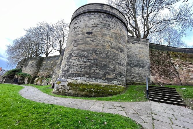 Nottingham and Robin Hood Private Guided Walking Tour - Discovering the Hidden City of Caves