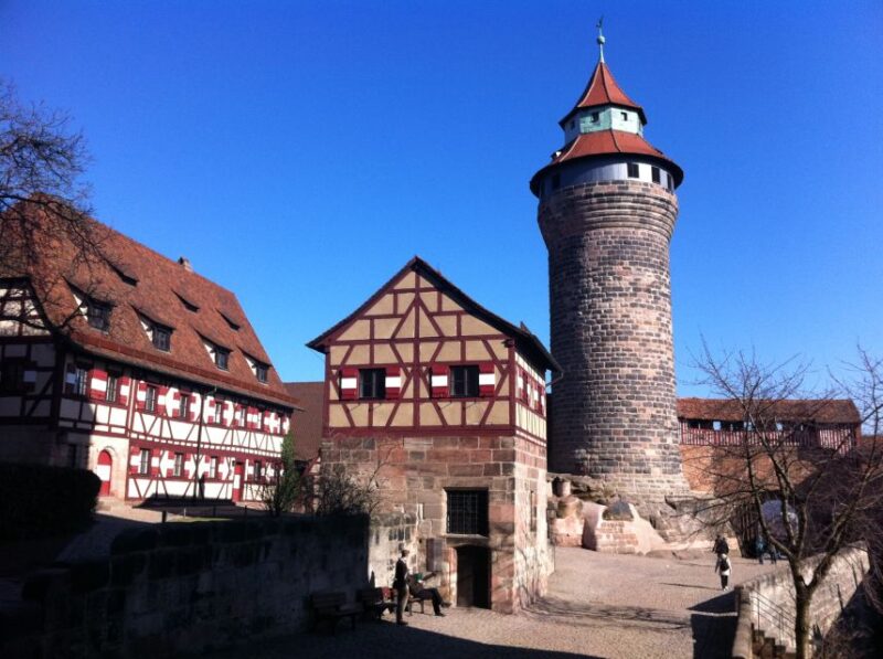 Nuremberg 2-Hour Old Town Highlights Walking Tour in English - Discovering the Iconic St. Lorenz Church