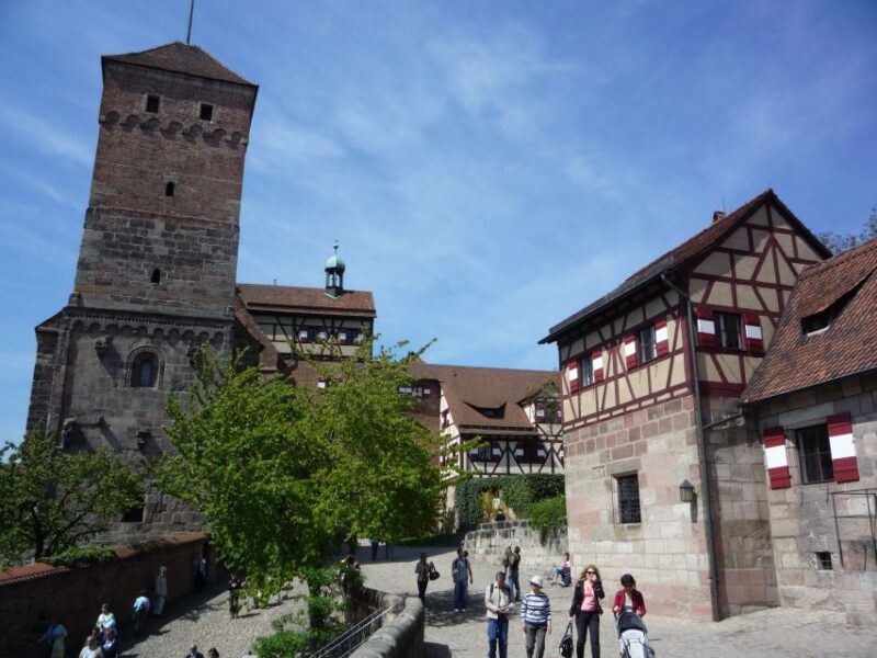 Nuremberg 2-Hour Old Town Highlights Walking Tour in English - Exploring Hauptmarkt and the Old Town Hall