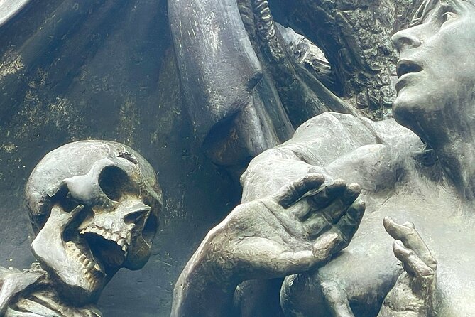 Nuremberg Ghosts and Gallows Evening Walking Tour - The Mystical Pull of Albrecht-Dürer-Haus Square