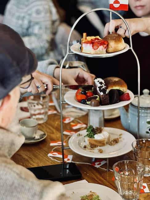 Nuuk Greenlandic Tea Tasting & Short Walk in Qinngorput - Stories of Greenlandic Wellness and Cultural Traditions