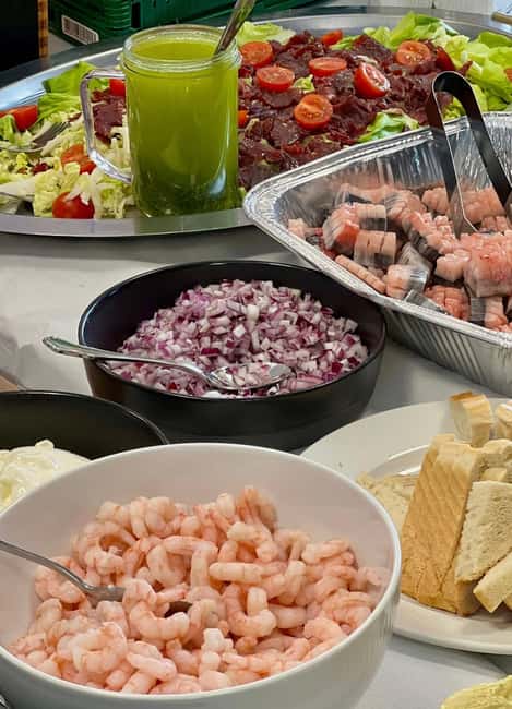 Nuuk Walking Tour with Greenlandic Beers and Arctic Burgers - Key Points