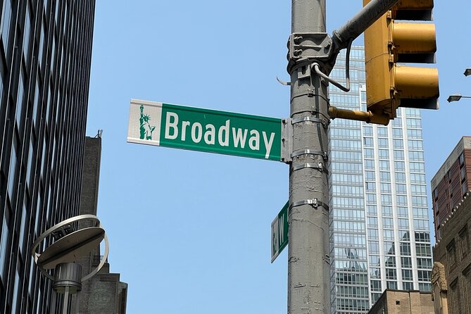 NY: Unforgettable Walking Tour Through NYCs Icons - Exploring Landmark Buildings and Shopping on Fifth Avenue